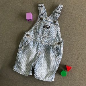 Toddler OshKosh short bibs 🎉